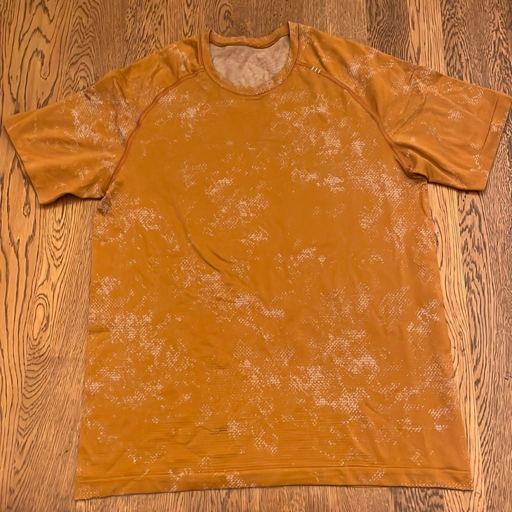 Lululemon t shirt